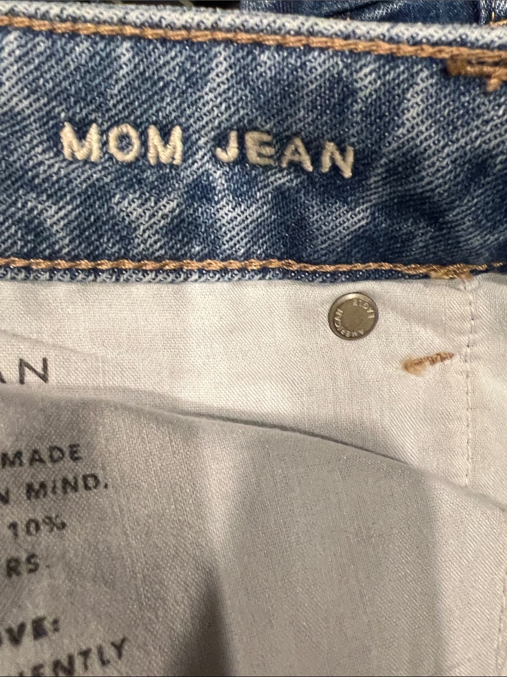 American Eagle Outfitters Light Blue Distressed Mom Jeans - Picture 4 of 4